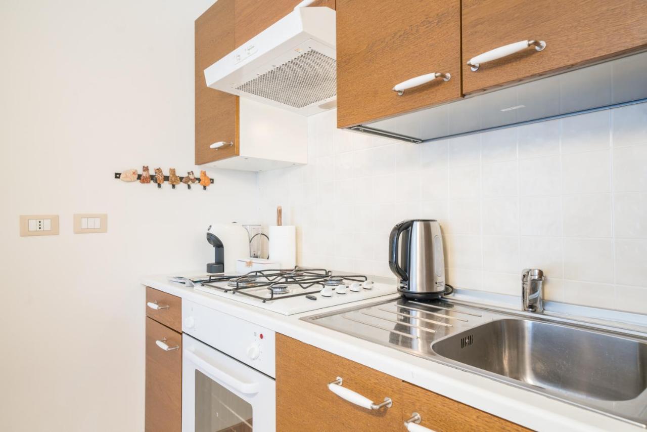 Gardappartamenti Garibaldi City Centre Дезенцано-дель-Гарда Экстерьер фото